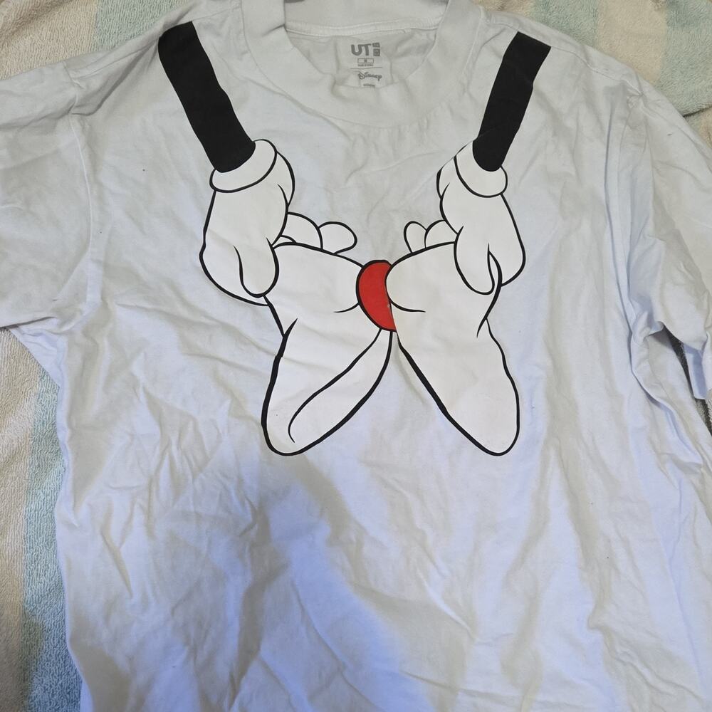 UT Disney Mickey Mouse Hands Graphic White Black Red Adult T-Shirt